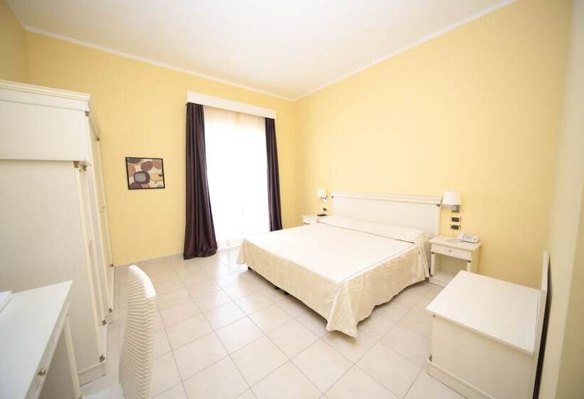 اتاق استاندارد, Club Kennedy