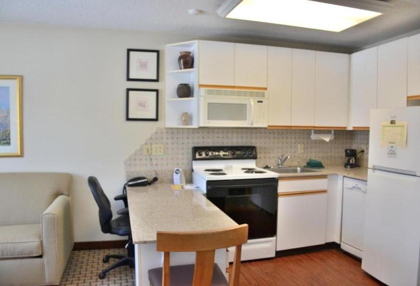 带大床的套房, Cresthill Suites Syracuse