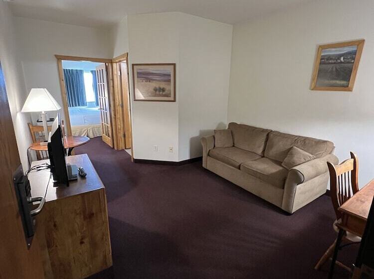 带2个双人床的标准工作室, Fairbridge Inn & Suites Williston