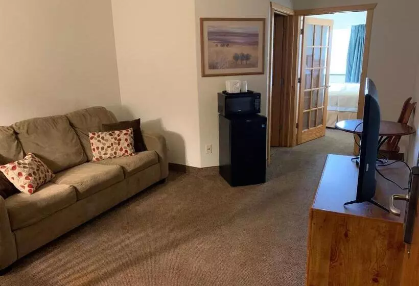 Deluxe Suite King Bed, Fairbridge Inn & Suites Williston