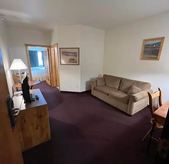 Deluxe Suite King Bed, Fairbridge Inn & Suites Williston