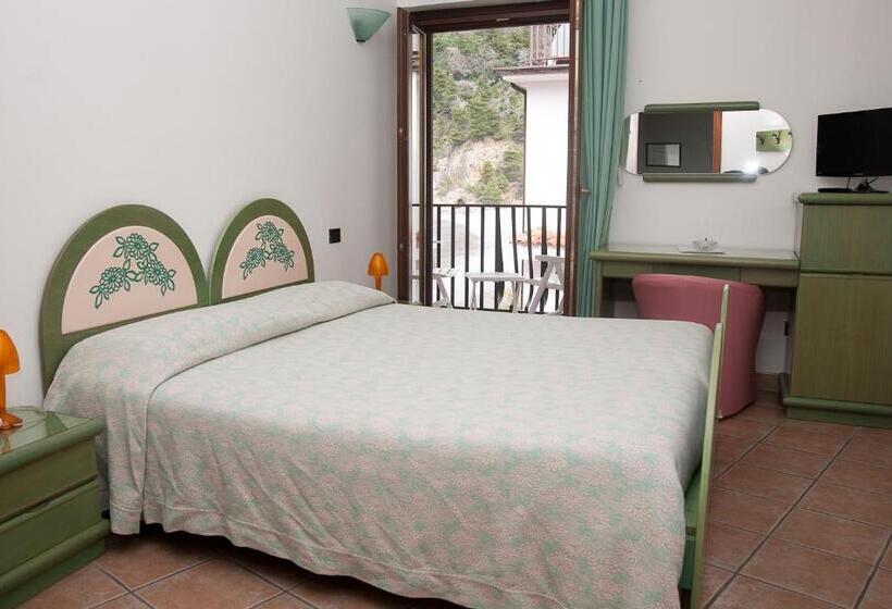 اتاق استاندارد با چشمانداز باغ, Gabbiano