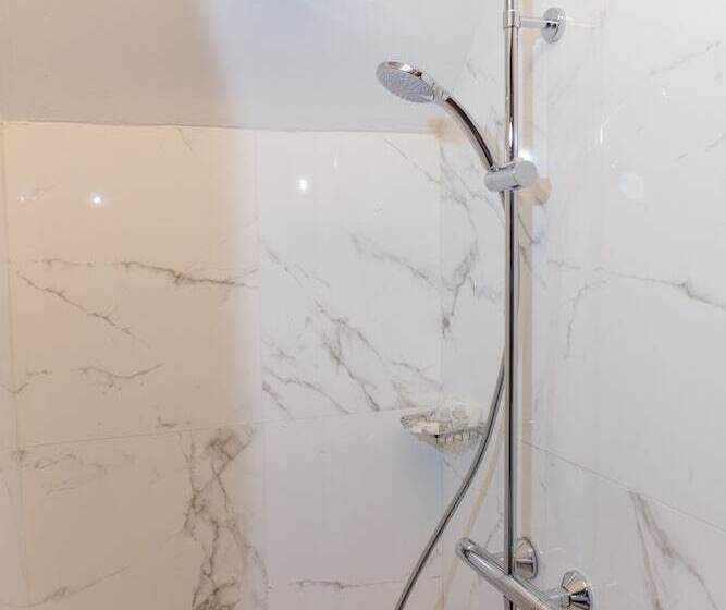 带共用浴室的标准房间, London