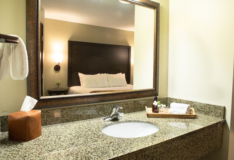 جناح سرير كينج, Oxford Suites Pendleton