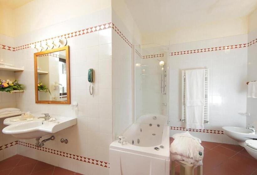 Suite z Balkonem, Relais Vignale & Spa