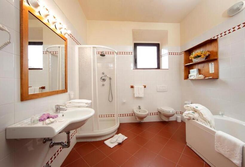 Suite z Balkonem, Relais Vignale & Spa