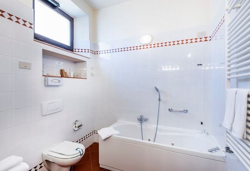 Suite z Balkonem, Relais Vignale & Spa