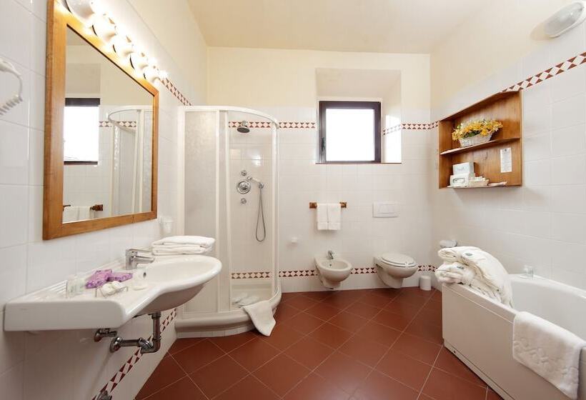 Suite z Balkonem, Relais Vignale & Spa