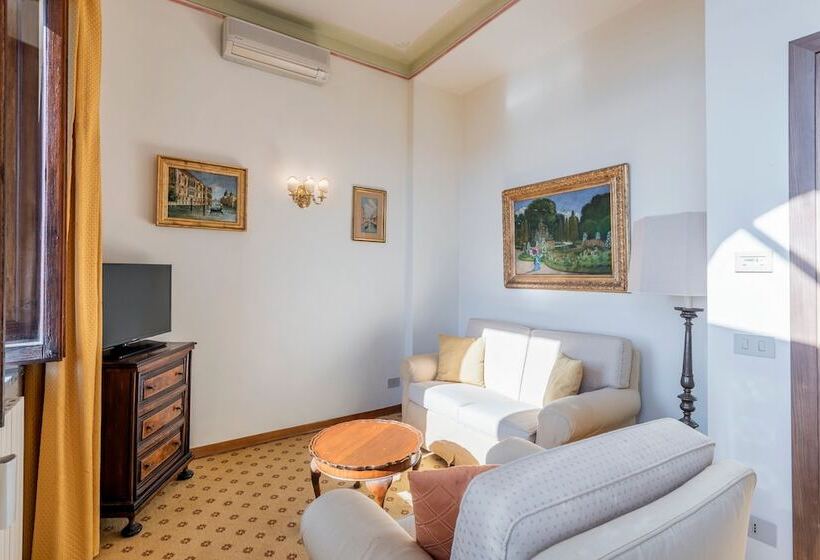 Suite z Balkonem, Relais Vignale & Spa