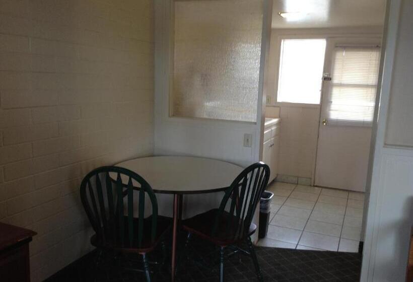 חדר דחוקס עם מיטת קינג, Stanlunds Inn And Suites