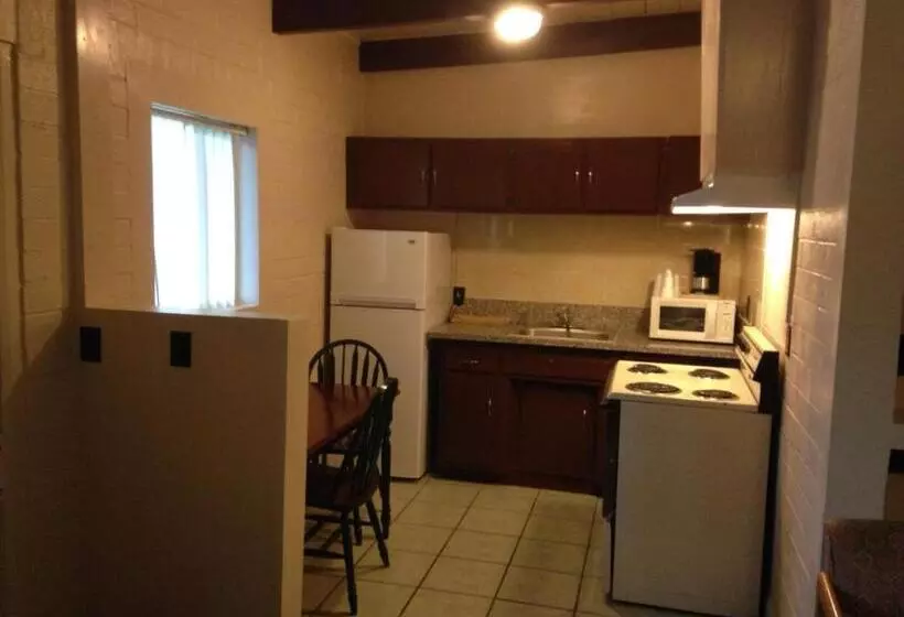 استودیوی لوکس, Stanlunds Inn And Suites