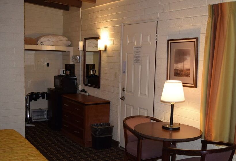 חדר סטנדרט שתי מיטות זוגיות, Stanlunds Inn And Suites