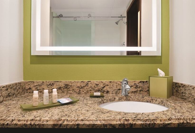 سوئیت پریمیوم, The Inn At Saint Mary's