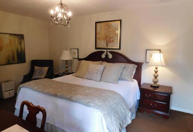 스탠다드 룸 킹사이즈 침대, Rainbow Courts