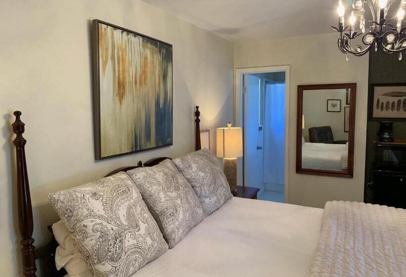 스탠다드 룸 킹사이즈 침대, Rainbow Courts