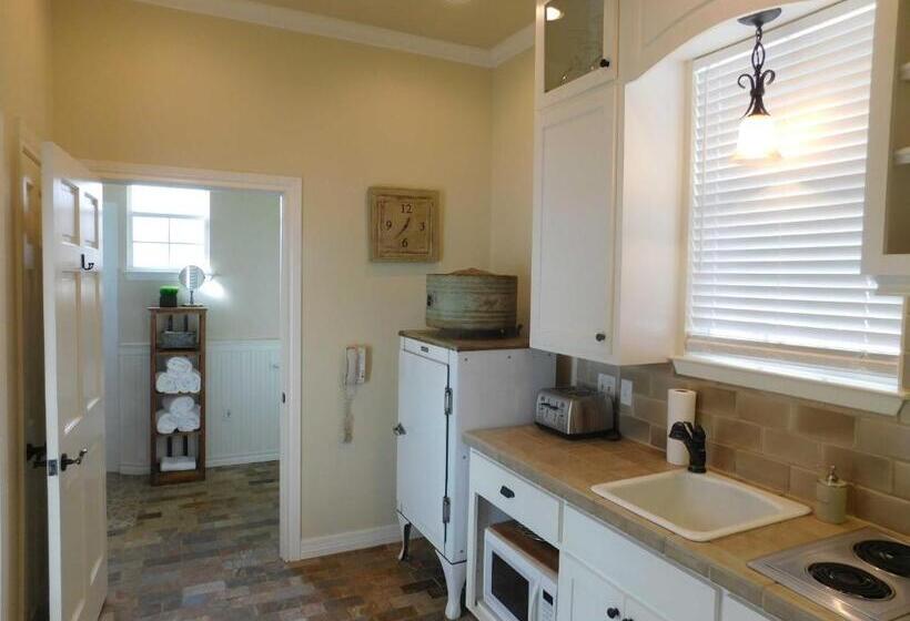 이그제큐티브 스위트, Rainbow Courts