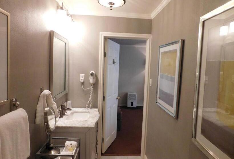 스탠다드 룸 킹사이즈 침대, Rainbow Courts