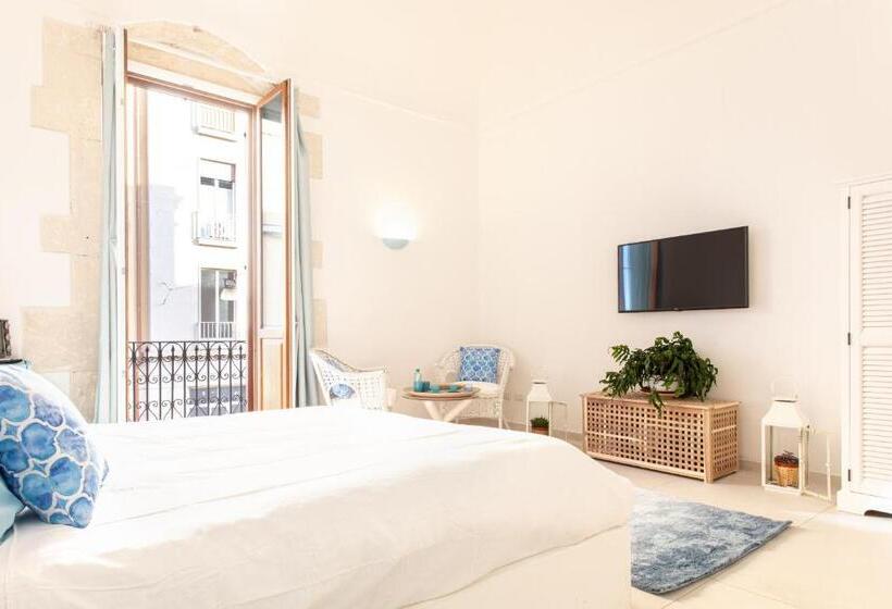 キングサイズベッドのスタンダードルーム, Darsena Sunset Suites By Wonderful Italy