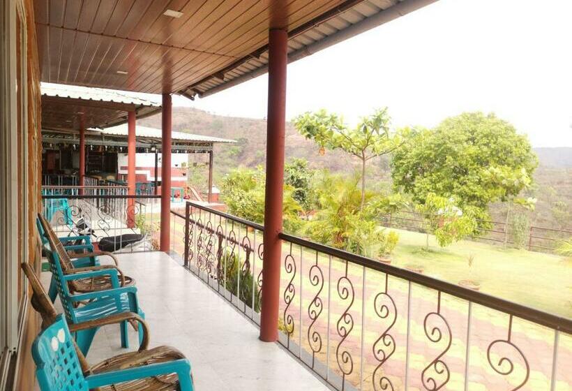 Quarto Quadruple Standart Vista Jardim, Shivshrushti Agro Tourism & River Camp Tapola