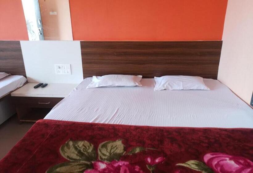 Quarto Quadruple Standart Vista Jardim, Shivshrushti Agro Tourism & River Camp Tapola