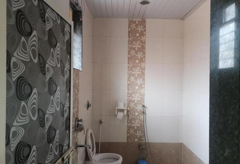 Quarto Quadruple Standart Vista Jardim, Shivshrushti Agro Tourism & River Camp Tapola