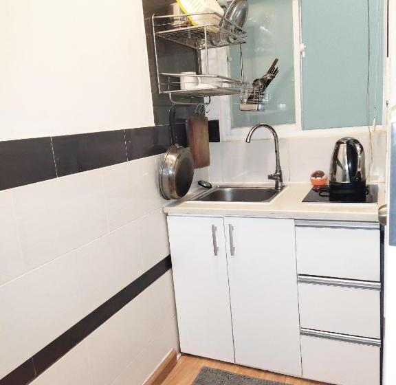 استودیوی استاندارد, Saigon Apartments 2