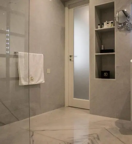 اتاق لوکس با بالکن, 50th Guest House