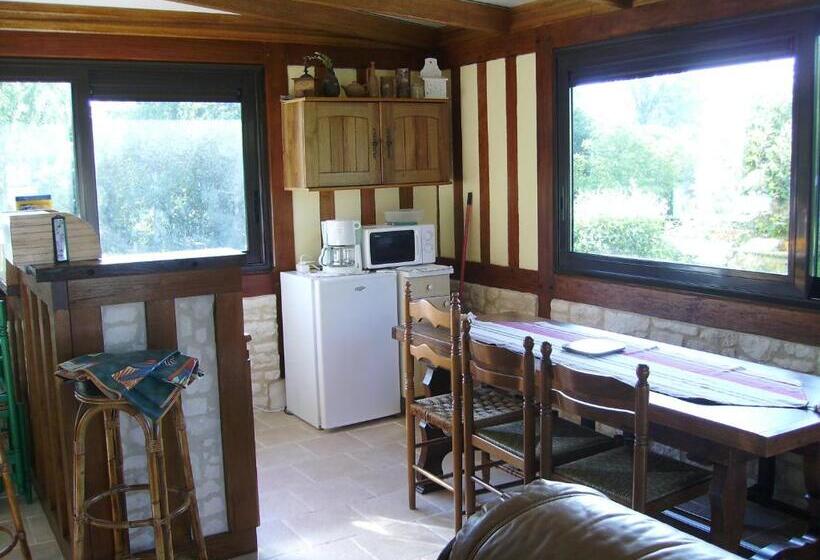 غرفة قياسية, Chambre Chez Corinne