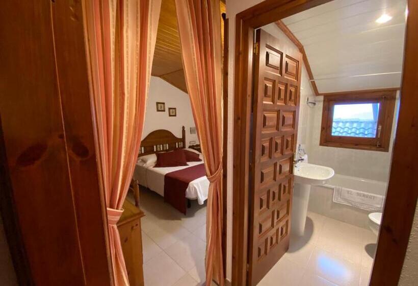 غرفة قياسية, El Serrat De Tregura