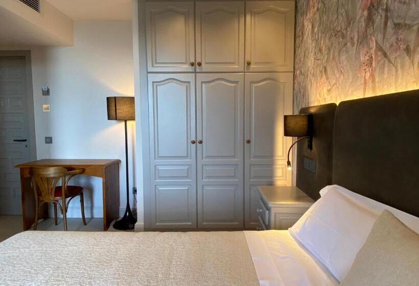 غرفة قياسية مزوَّدة بشُرفة, El Serrat De Tregura