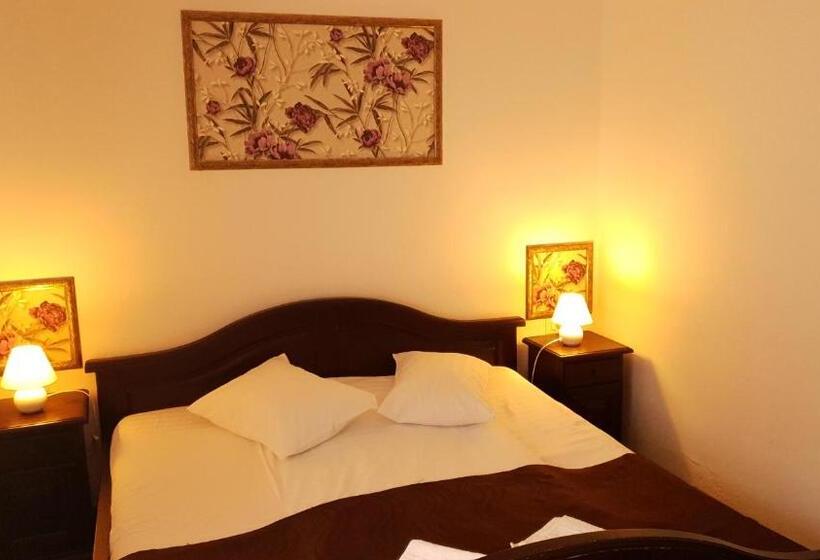 غرفة قياسية مزوَّدة بشُرفة, Popasul Regelui Transalpina