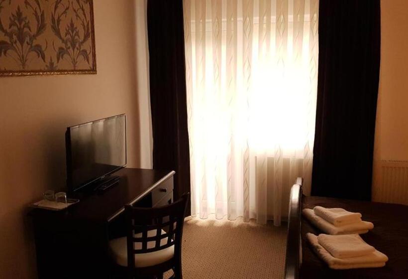 غرفة قياسية مزوَّدة بشُرفة, Popasul Regelui Transalpina