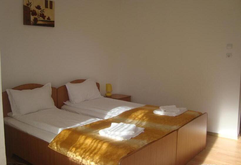 غرفة قياسية, Casa Mia