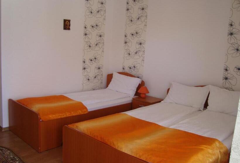 غرفة قياسية رباعية, Casa Mia