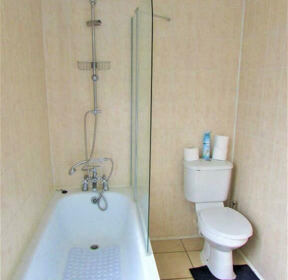 חדר דלוקס, Home Away From Home