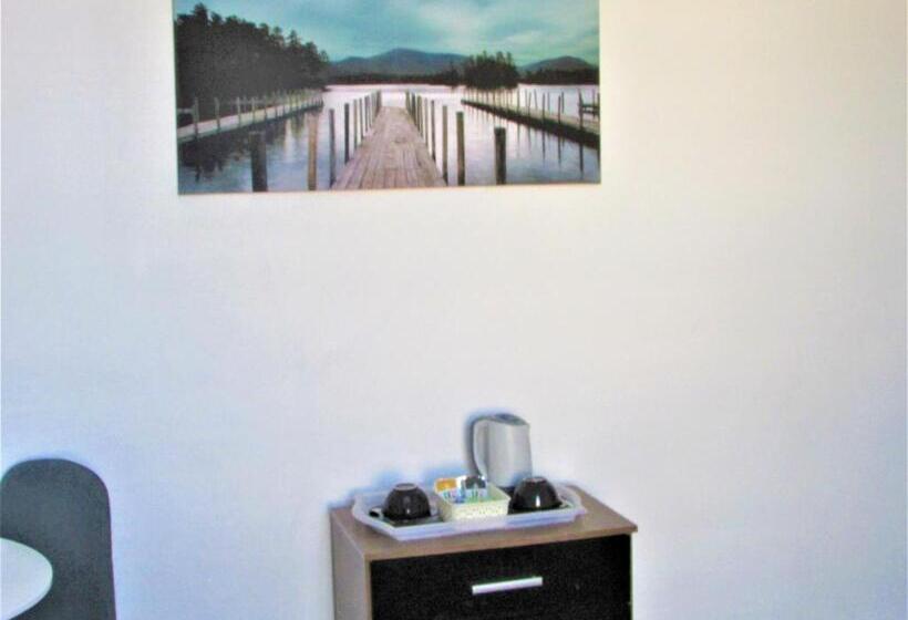 חדר סטנדרט, Home Away From Home