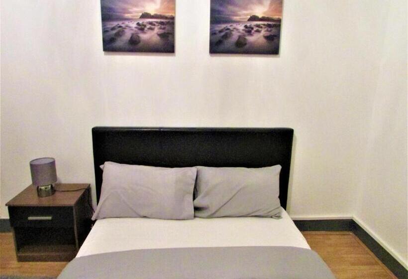 חדר סטנדרט, Home Away From Home