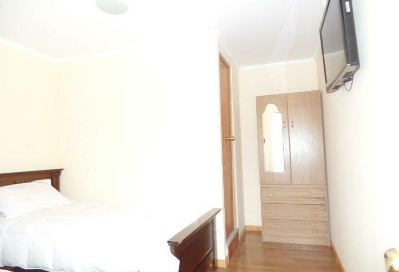 标准间, Hostal America