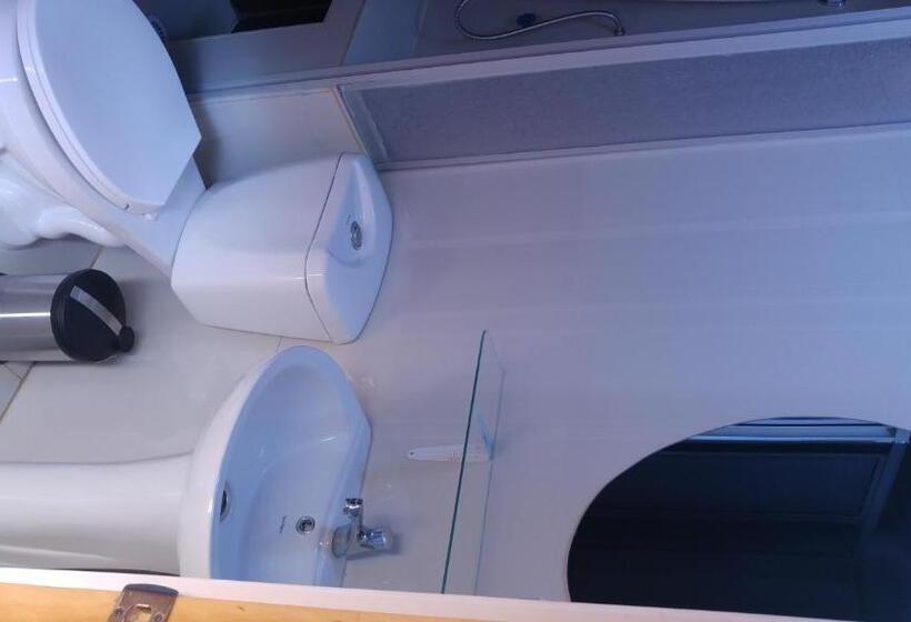 سوئیت کلاسیک, Hostal America