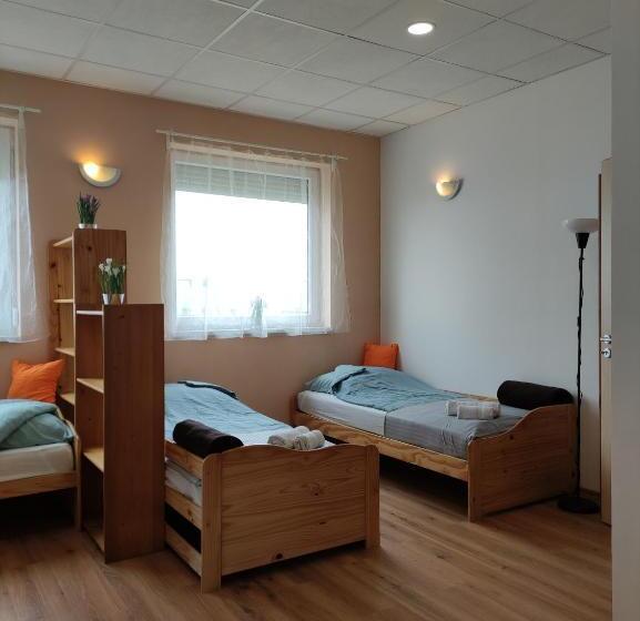 スタンダード４人部屋, Szilas Park Motel