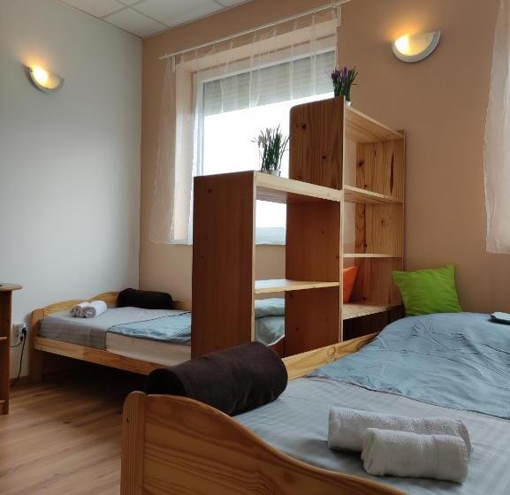 四人标准间, Szilas Park Motel