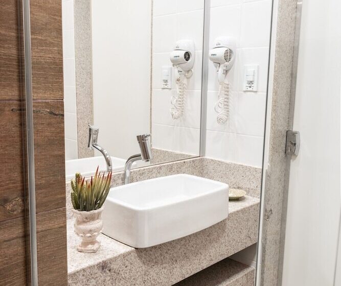 标准三人间, Bellaminas Pousada