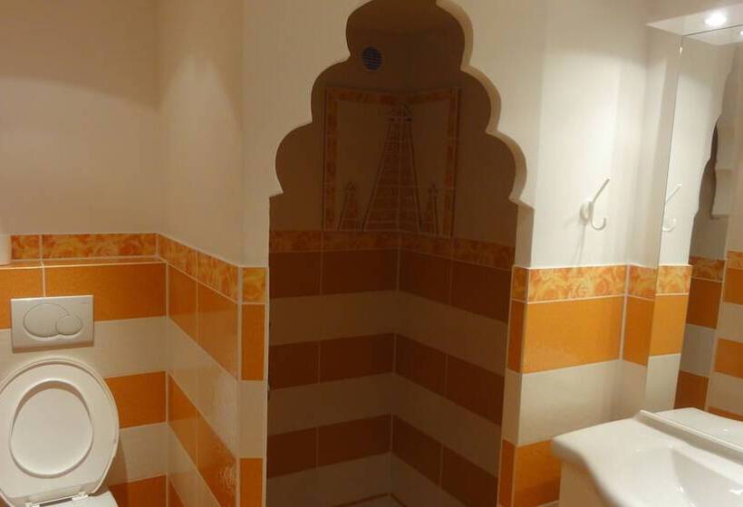 غرفة عائلية, Resort Svět