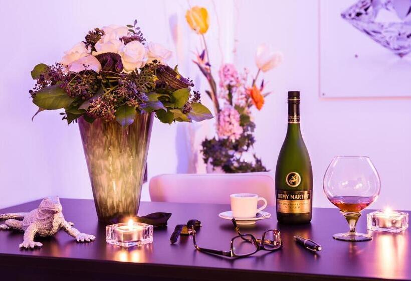 デラックスルーム, Wuschl Lounge