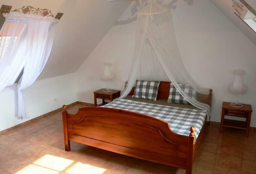 شقة غرفتين نوم مطلة على الحديقة, Habánský Dům