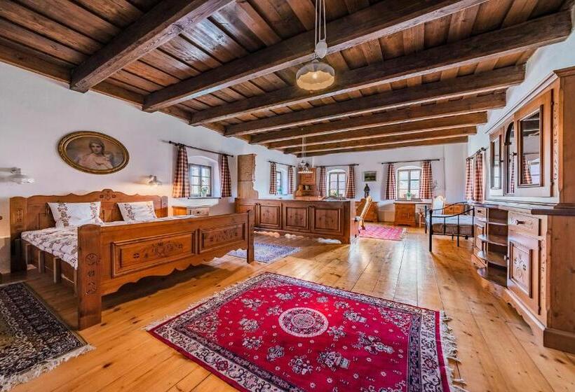 غرفة عائلية, Habánský Dům