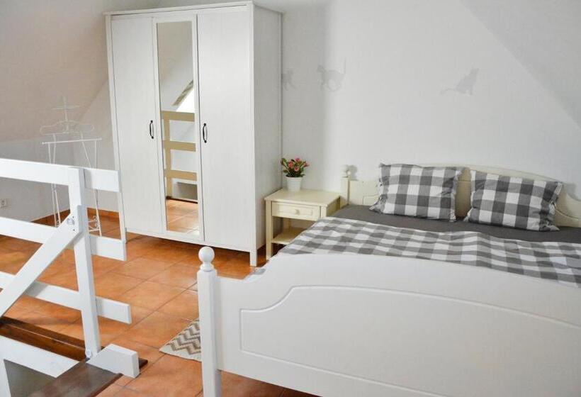 شقة غرفتين, Habánský Dům