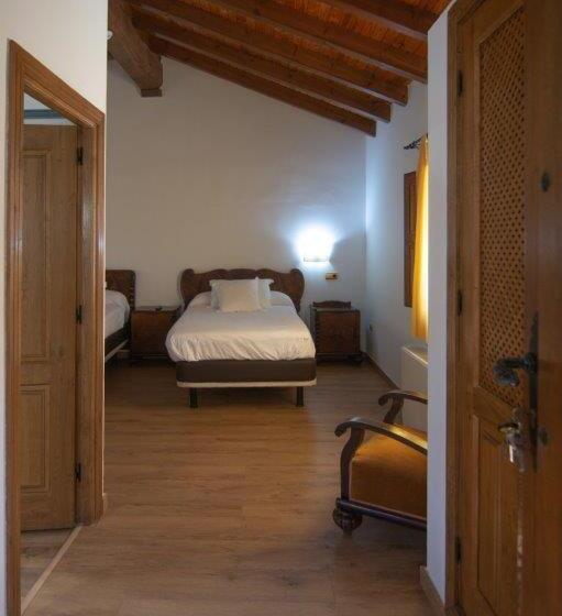 חדר סופריור לשלושה, Hospedium Hotel Rural Abadía De Yuste