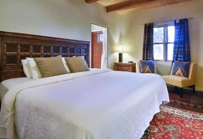 ２ベッドルームハウス, Abiquiu Inn