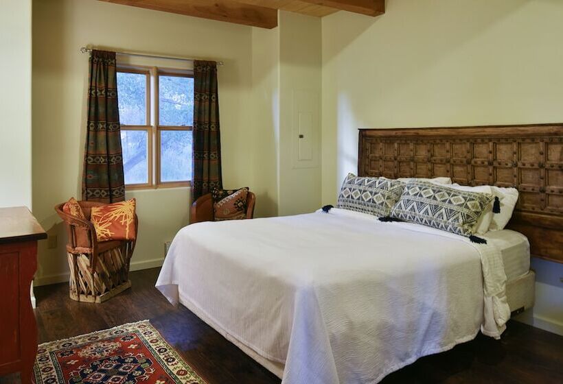 منزل غرفتين نوم, Abiquiu Inn